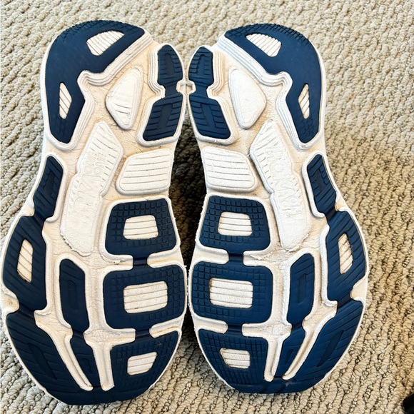 Hoka Women’s Bondi 7 size 9 Sneakers with Orange and Gray Highlights - Picture 7 of 9